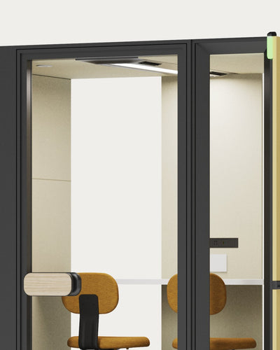CorePod Cube Duo, podrobnost: vrata z ročajem in barska miza